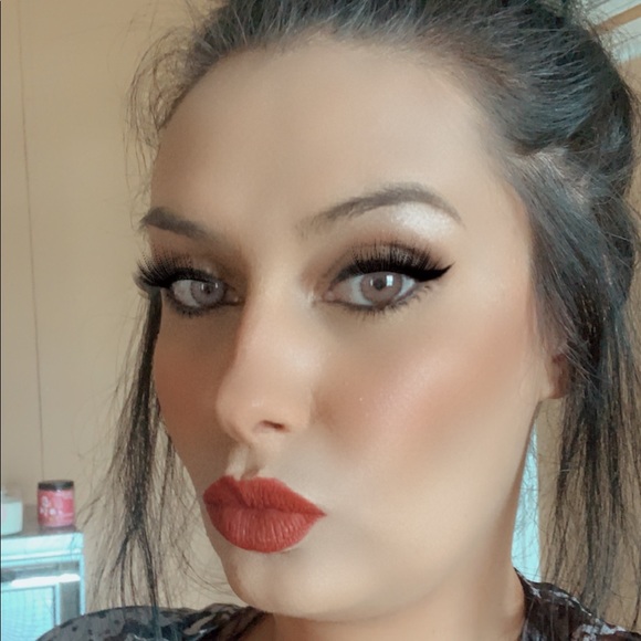 Meet your Posher, Cassandra - Picture 1 of 1